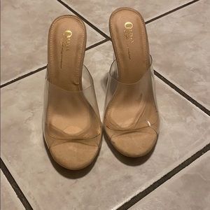 Only worn once! Fits like an 8.5